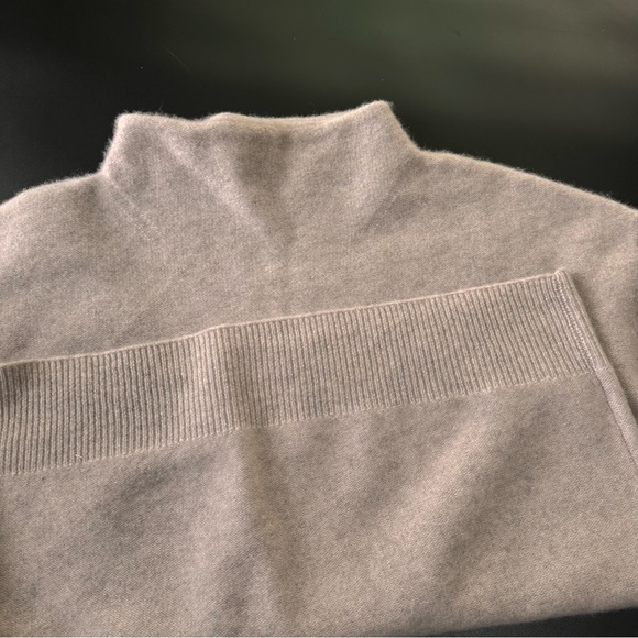 Vince Boulid cashmere turtleneck - Picture 11 of 13